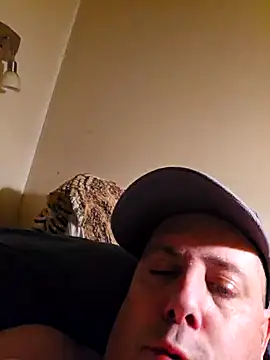 Snapshot of HeteroHotGuy1 chatting on December 4, 2024, 12:08 am HeteroHotGuy1 online show from December 4, 2024, 12:08 am