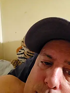 Snapshot of HeteroHotGuy1 chatting on December 11, 2024, 7:46 pm HeteroHotGuy1 online show from December 11, 2024, 7:46 pm