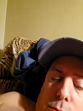 Snapshot of HeteroHotGuy1 chatting on December 24, 2024, 12:22 am HeteroHotGuy1 online show from December 24, 2024, 12:22 am