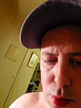 Snapshot of HeteroHotGuy1 chatting on January 4, 2025, 2:25 am HeteroHotGuy1 online show from January 4, 2025, 2:25 am