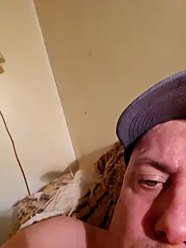 Snapshot of HeteroHotGuy1 chatting on February 21, 2025, 6:37 pm HeteroHotGuy1 online show from February 21, 2025, 6:37 pm