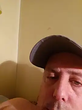 Snapshot of HeteroHotGuy1 chatting on March 13, 2025, 10:54 pm HeteroHotGuy1 online show from March 13, 2025, 10:54 pm
