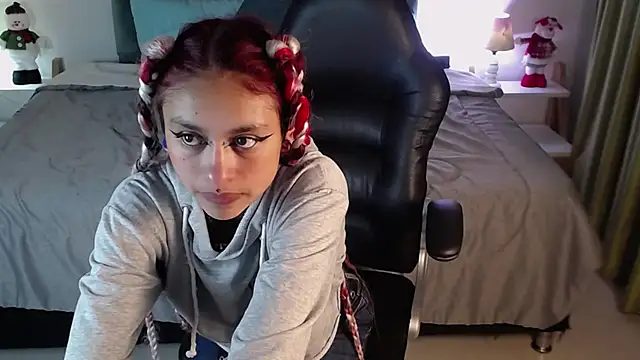 Snapshot of Kat_cute_ chatting on December 23, 2024, 1:40 am Kat cute online show from December 23, 2024, 1:40 am