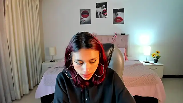 Snapshot of Kat_cute_ chatting on March 18, 2025, 3:53 am Kat cute online show from March 18, 2025, 3:53 am