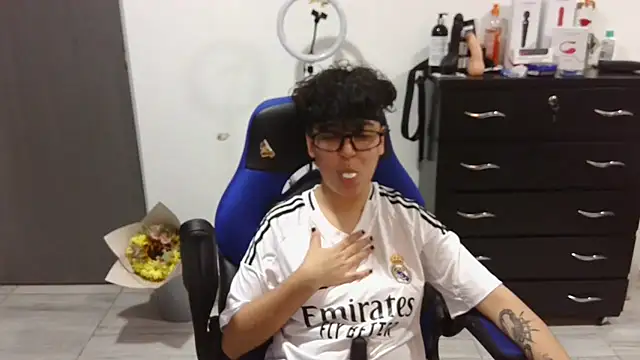 thomascooper7 online show from January 26, 2025, 6:17 am