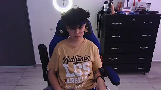 thomascooper7 online show from February 7, 2025, 9:26 pm