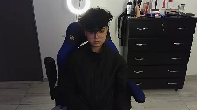 thomascooper7 online show from February 8, 2025, 3:30 am