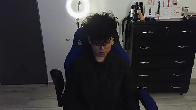 thomascooper7 online show from February 12, 2025, 1:30 am