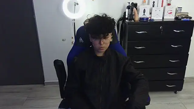 thomascooper7 online show from February 13, 2025, 3:07 am