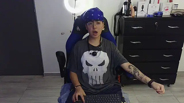 thomascooper7 online show from February 19, 2025, 2:23 am