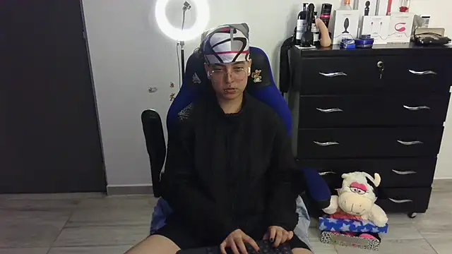 thomascooper7 online show from March 4, 2025, 1:45 am