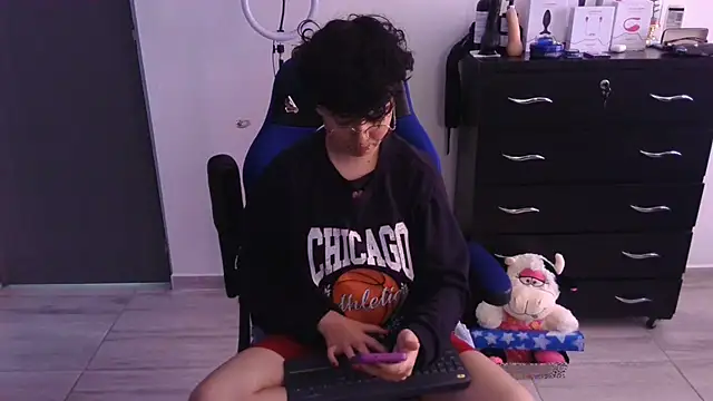 thomascooper7 online show from March 12, 2025, 6:44 pm