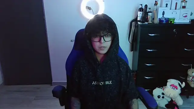 thomascooper7 online show from September 28, 2025, 12:49 am