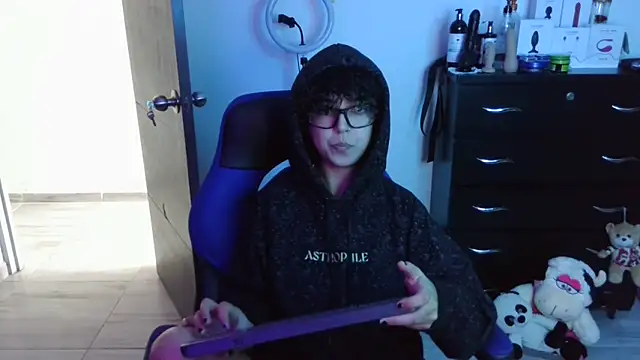 thomascooper7 online show from September 30, 2025, 7:52 pm