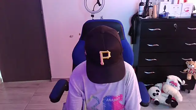 thomascooper7 online show from November 11, 2025, 7:14 pm