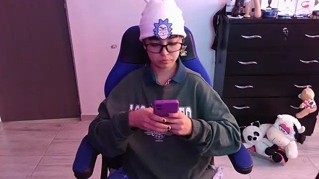 thomascooper7 online show from November 21, 2025, 7:12 pm