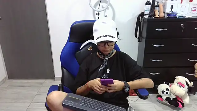 thomascooper7 online show from February 4, 2026, 2:50 am