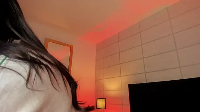 Christine Laam online show from November 5, 2025, 12:05 pm