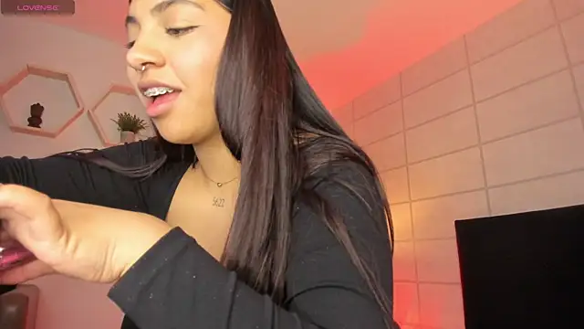 Christine Laam online show from November 15, 2025, 2:31 am