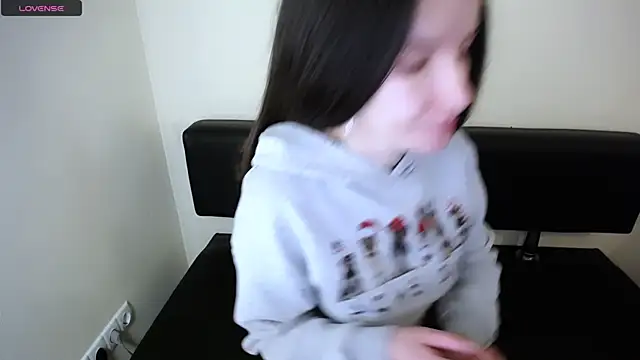 LaimaV  online show from October 7, 2025, 7:05 am