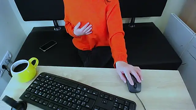 LaimaV  online show from November 1, 2025, 7:43 am