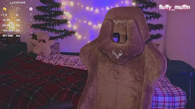 Snapshot of Fluffy_muffin_ chatting on December 13, 2024, 7:10 pm Fluffy muffin online show from December 13, 2024, 7:10 pm