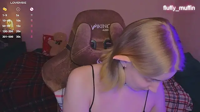 Snapshot of Fluffy_muffin_ chatting on January 3, 2025, 6:57 pm Fluffy muffin online show from January 3, 2025, 6:57 pm