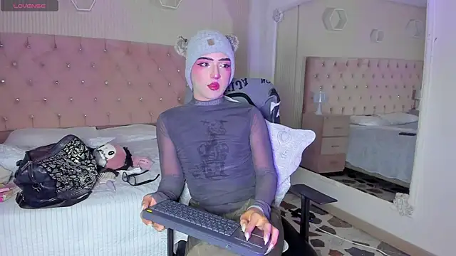 melodybonss  online show from November 9, 2025, 4:44 am