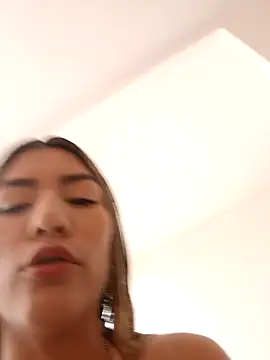 GIRL DONCELLA online show from March 11, 2025, 8:31 pm