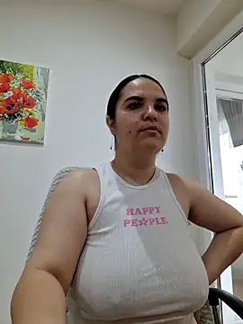 Snapshot of Ella-Diamond chatting on May 13, 2026, 5:49 am Ella-Diamond online show from May 13, 2026, 5:49 am