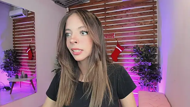 Snapshot of Sapphire_Venuss chatting on December 20, 2024, 10:00 pm Sapphire Venuss online show from December 20, 2024, 10:00 pm