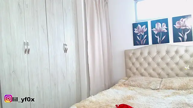 lily f00x online show from November 19, 2025, 12:38 pm