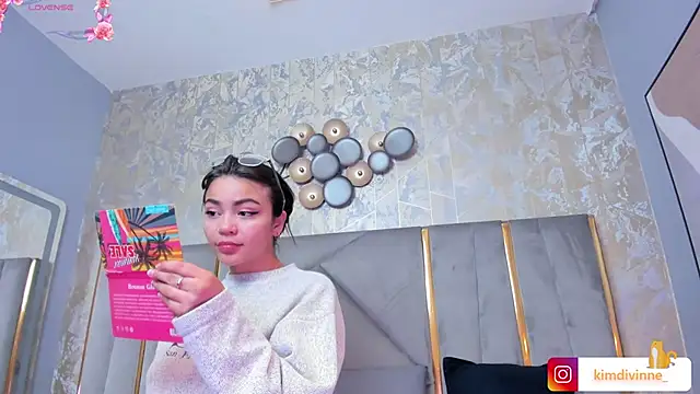 KimDevinne online show from February 19, 2025, 2:23 am