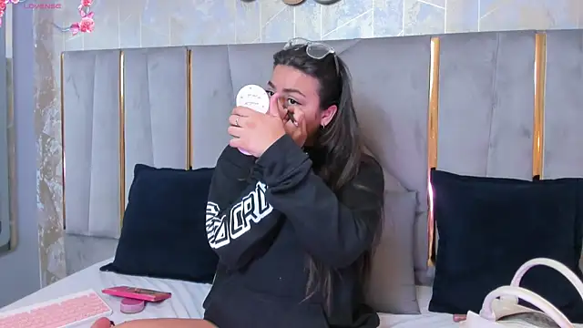 KimDevinne online show from February 28, 2025, 2:31 am