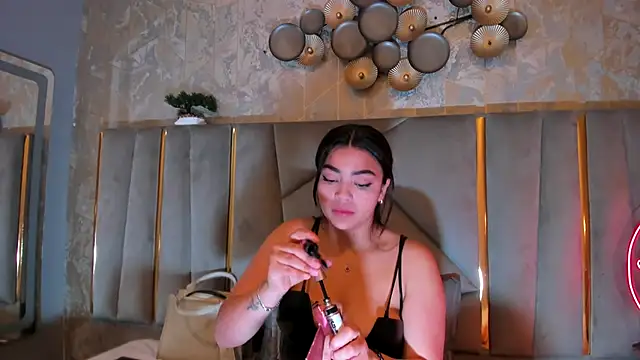 KimDevinne online show from October 3, 2025, 3:03 am