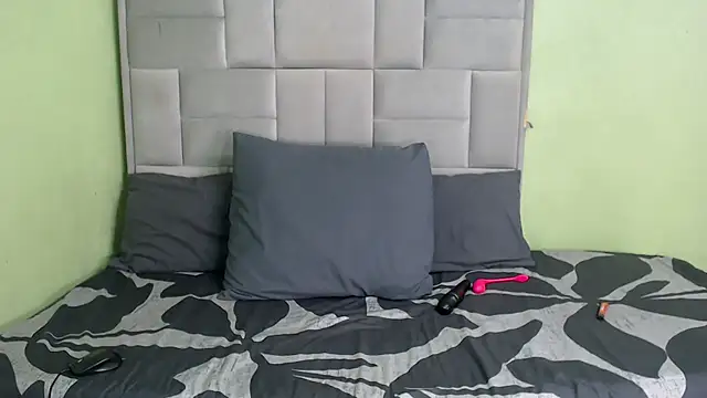 ThickPearlx23 online show from November 26, 2025, 6:36 am