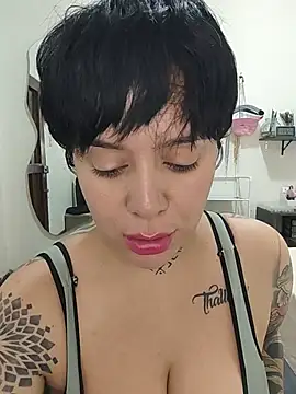 Snapshot of KatInk chatting on February 4, 2026, 12:44 pm KatInk online show from February 4, 2026, 12:44 pm