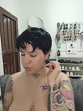 Snapshot of KatInk chatting on February 5, 2026, 12:43 pm KatInk online show from February 5, 2026, 12:43 pm