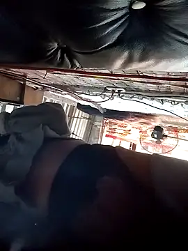 yovana13 online show from October 22, 2025, 9:25 pm