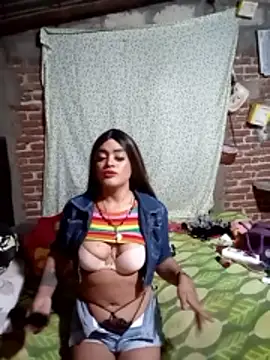 yovana13 online show from December 15, 2025, 11:31 pm