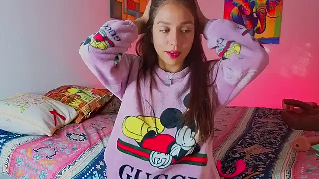 Snapshot of Luci_And_Sofi chatting on February 4, 2026, 3:45 am Luci And Sofi online show from February 4, 2026, 3:45 am