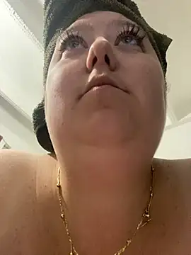 Chloee ep online show from October 8, 2025, 4:10 am