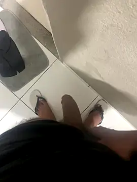 Snapshot of VouchingLagging chatting on October 22, 2025, 10:42 pm VouchingLagging online show from October 22, 2025, 10:42 pm