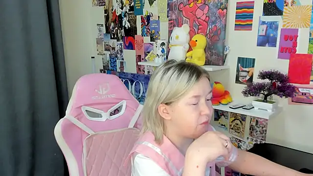 Snapshot of Sara_Robinson chatting on July 2, 2026, 2:55 am Sara Robinson online show from July 2, 2026, 2:55 am