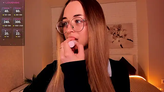 Tiffanyhunt online show from November 10, 2025, 1:10 pm