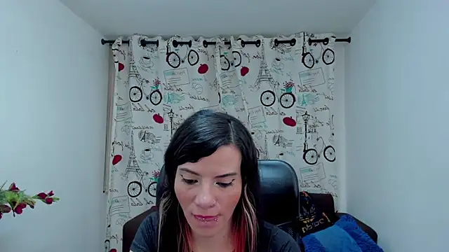 DanaaRey online show from November 7, 2025, 4:07 pm