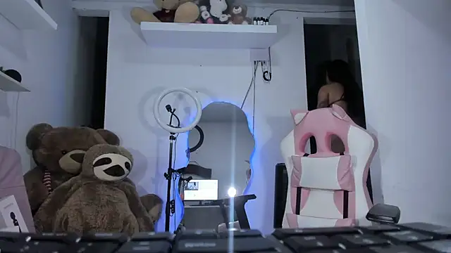 emily palmeer online show from January 7, 2025, 10:32 am