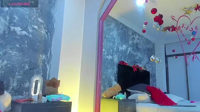 AuroraRojas online show from January 8, 2025, 7:24 am