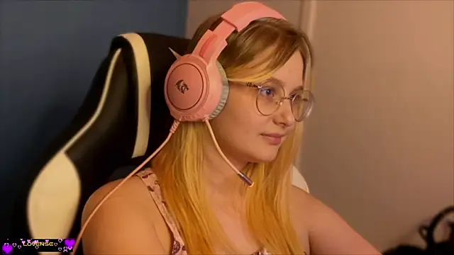 JacyWinslat online show from February 19, 2025, 7:48 pm