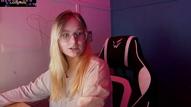 JacyWinslat online show from March 8, 2025, 6:16 pm